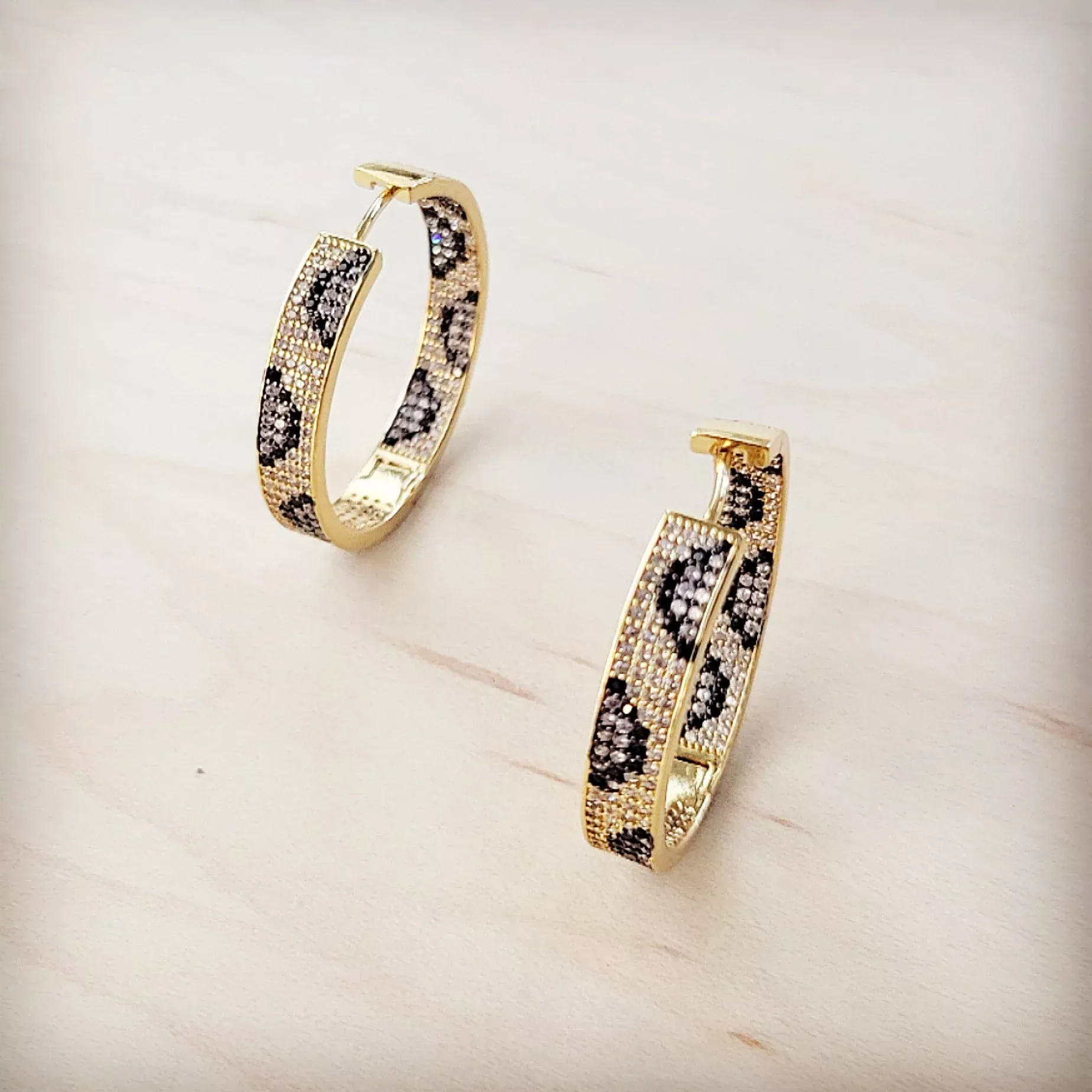 Chic Spotted Contour Gold Hoop Earrings 219cj