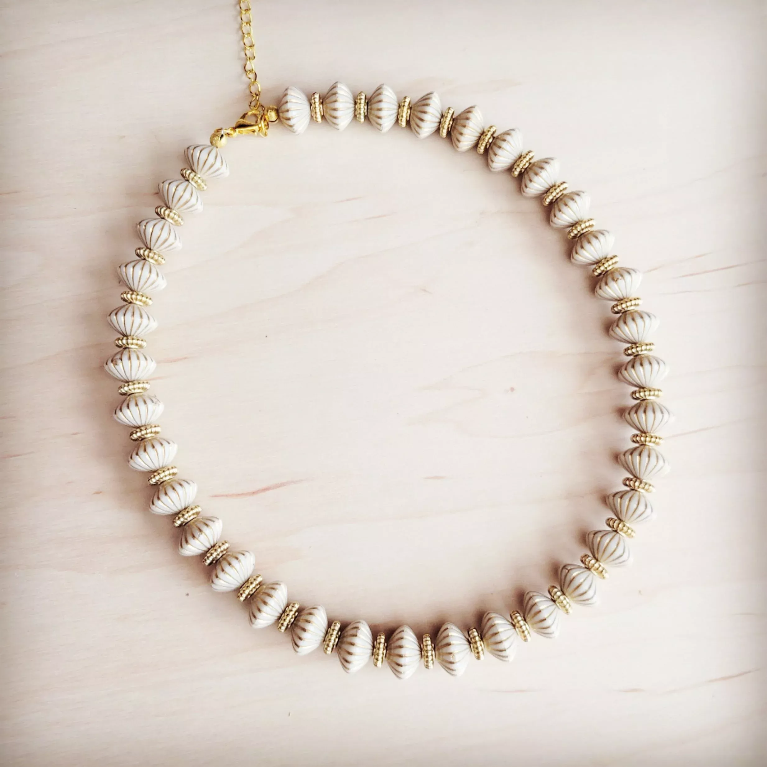 **Golden Shell Collar Necklace 257lo